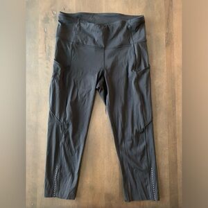 Under the knee Lululemon Crops - size 8